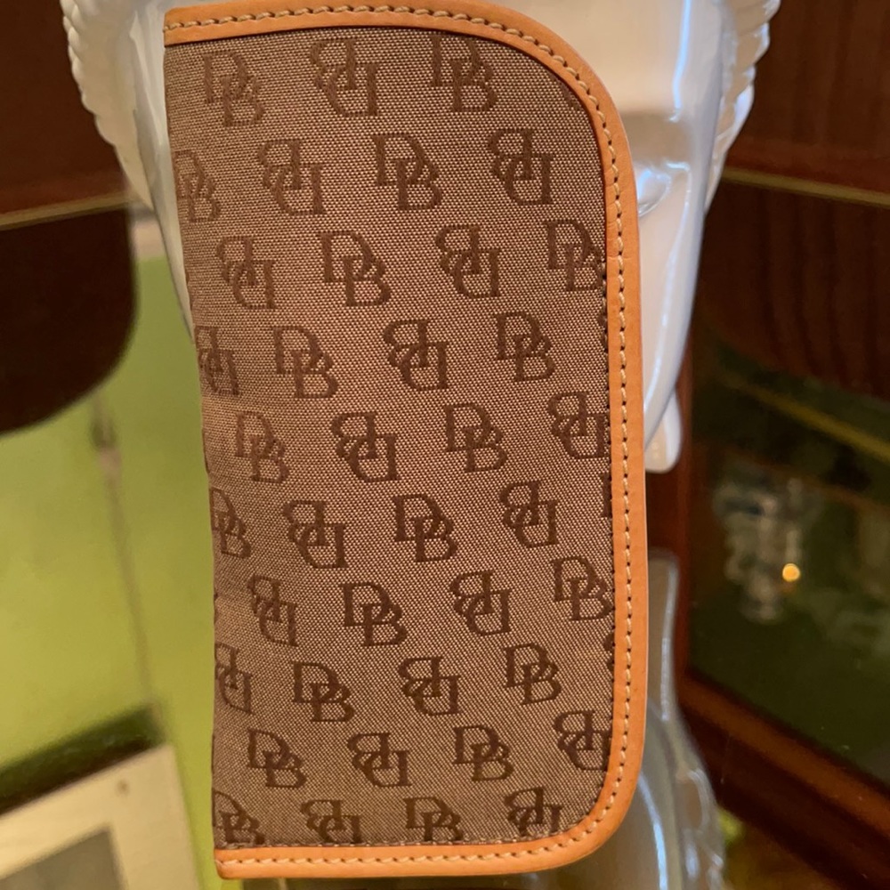 Dooney & Bourne eyeglasses case in mint condition